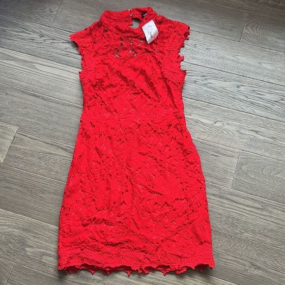 ✨🆕Hommage🆕✨ | Open back red lace dress - Picture 3 of 12